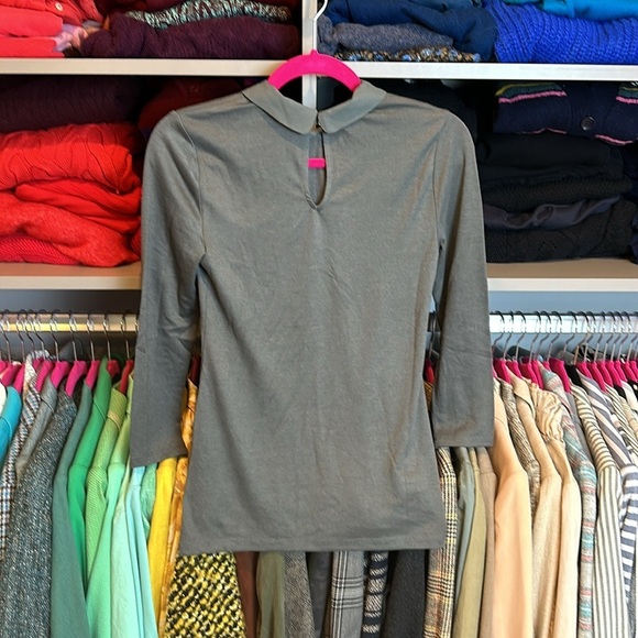 Ann Taylor gray collared 3/4 quarter length sleeve top size XS - Picture 3 of 3